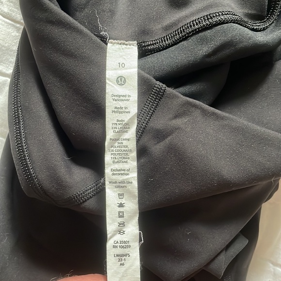 SOLD Black Wunder Train Legging - Picture 3 of 4